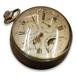 \"Magnifying glass\" watch, displaying month, day, hours, seconds and stopwatch.